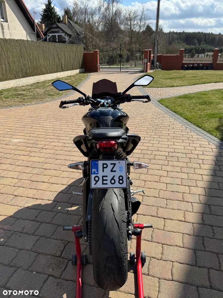 Triumph Street Triple - 4