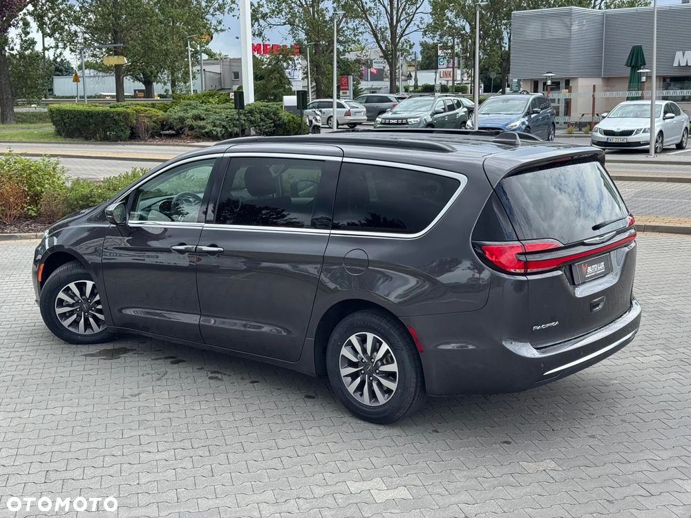 Chrysler Pacifica - 4