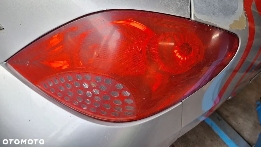 LAMPA PRAWY TYL PRAWA TYLNA PEUGEOT 207