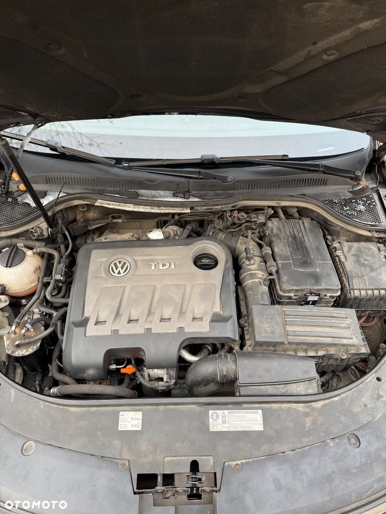 Volkswagen Passat 2.0 TDI Highline - 13