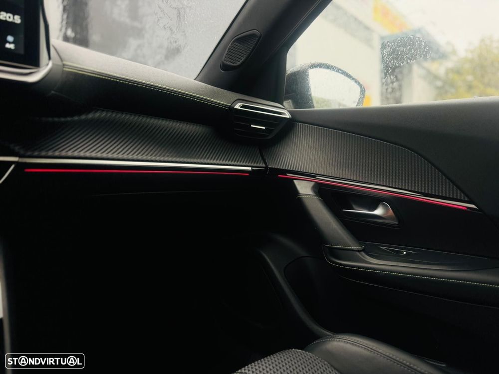 Peugeot 2008 1.2 PureTech GT EAT8 - 32