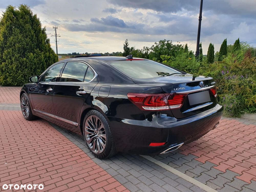 Lexus LS