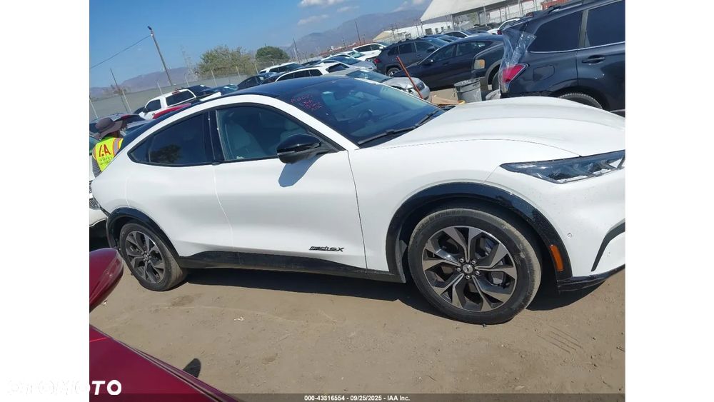 Ford Mustang Mach-E - 4