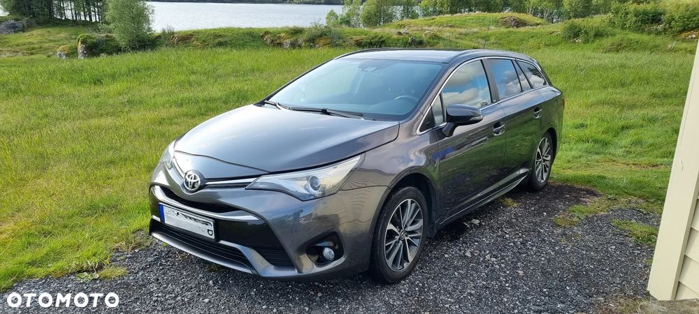 Toyota Avensis - 1