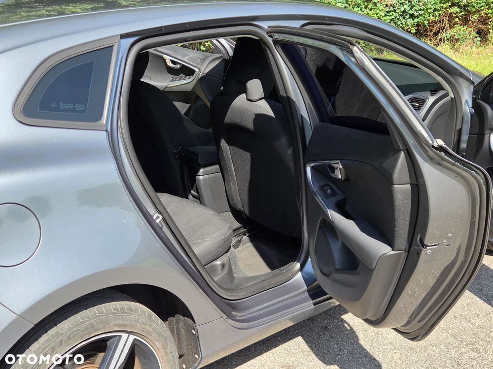 Volvo V40 D2 Momentum - 34