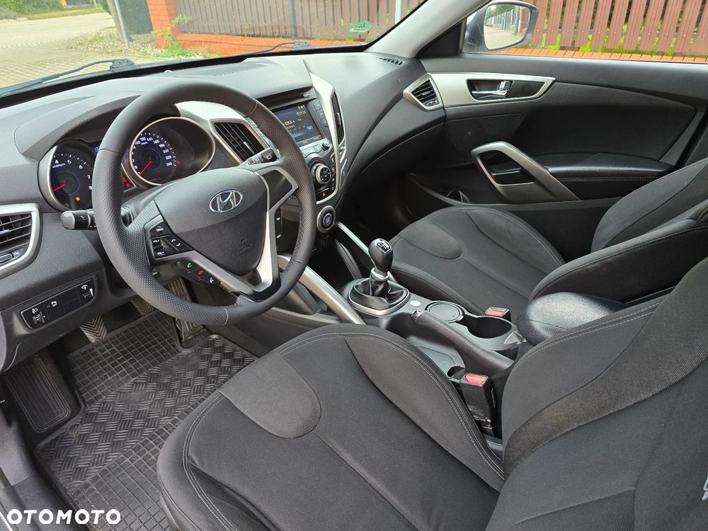Hyundai Veloster - 22