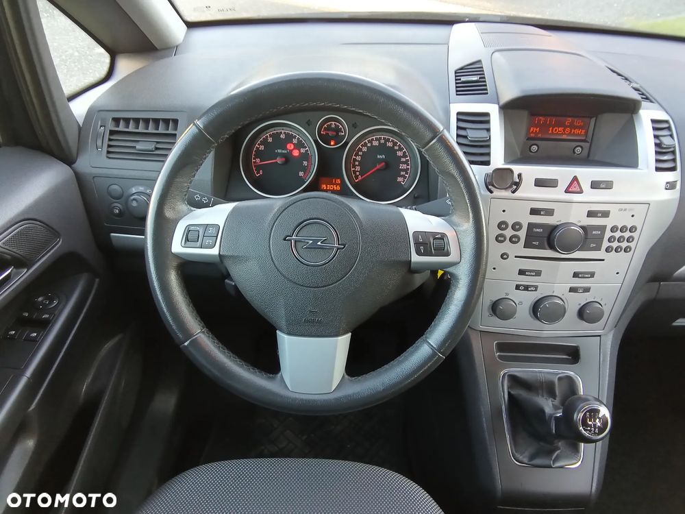Opel Zafira 1.8 Cosmo - 28