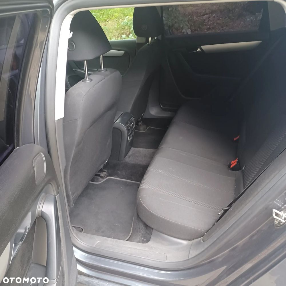 Volkswagen Passat 1.6 TDI Trendline - 5