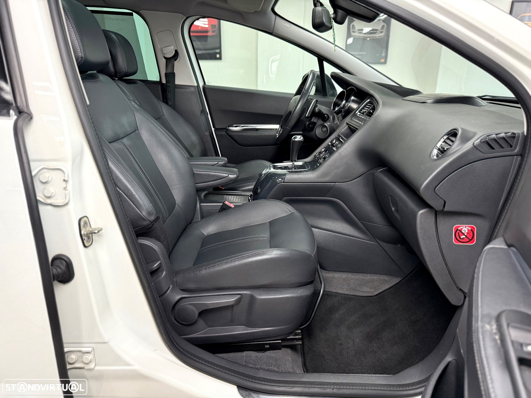 Peugeot 5008 1.6 E-HDi 7L Allure 2-Tronic - 21