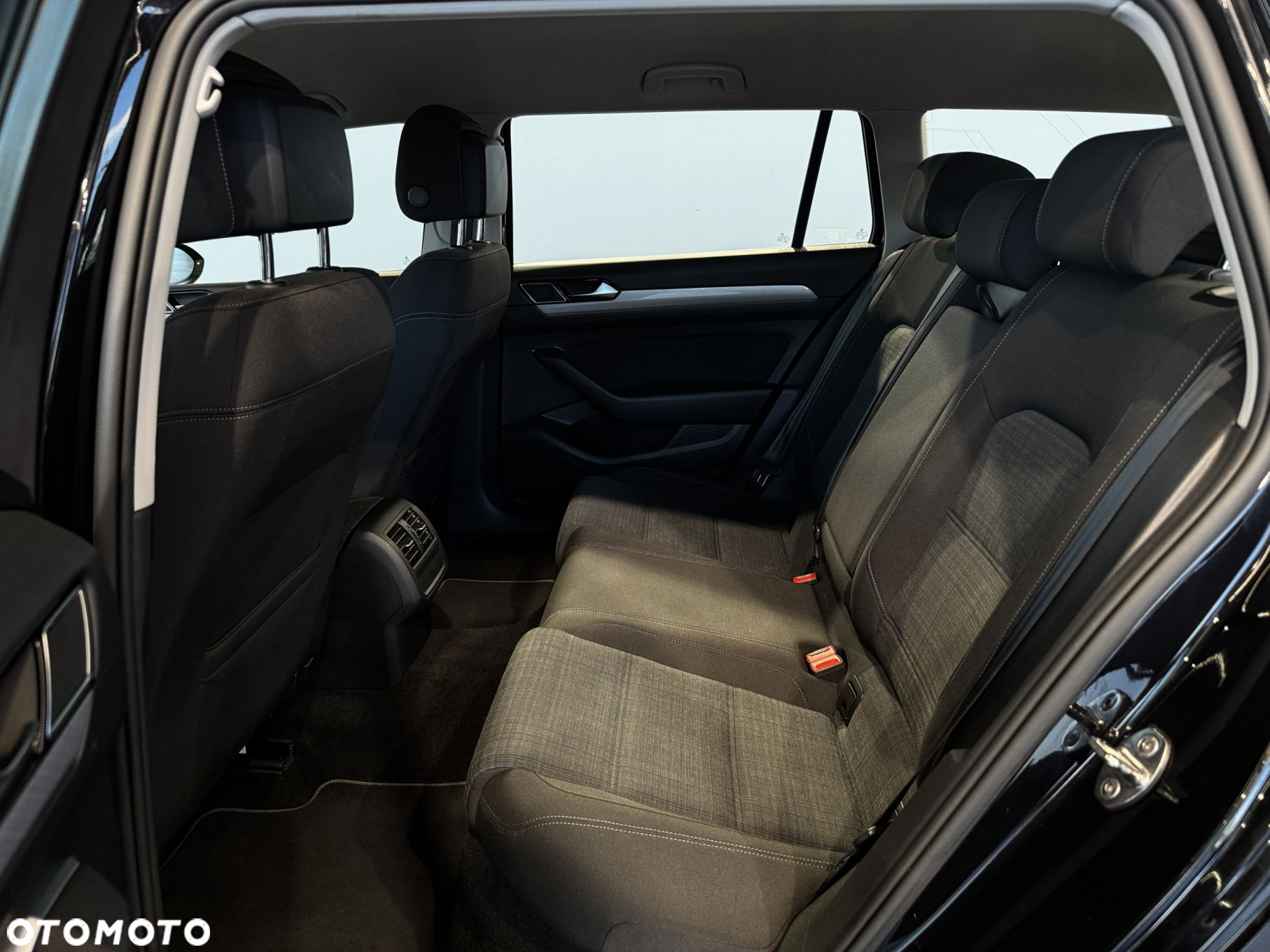 Volkswagen Passat - 14