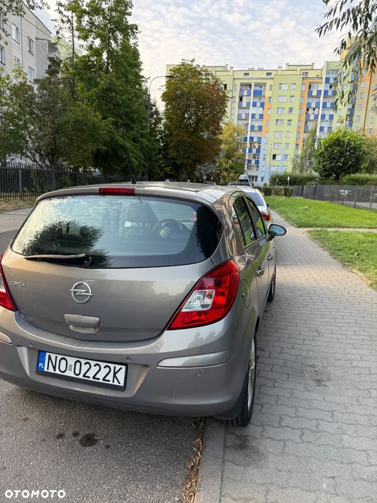 Opel Corsa 1.4 16V Cosmo - 9
