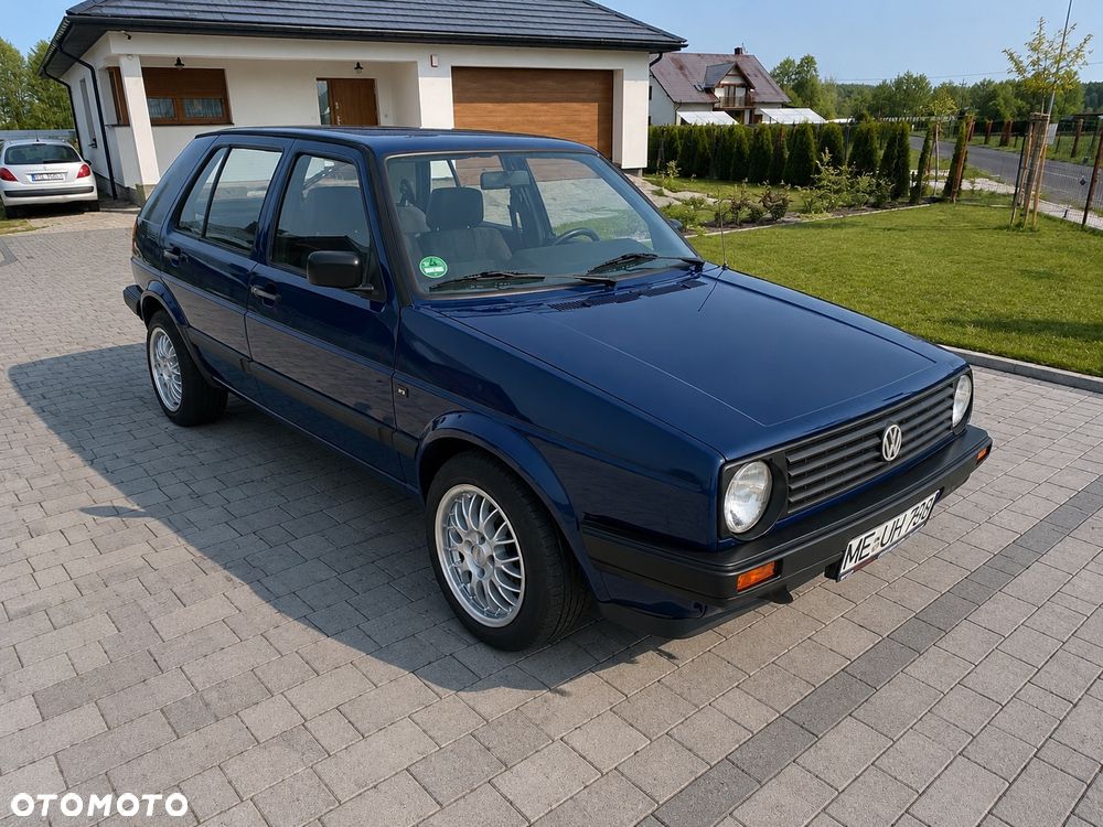 Volkswagen Golf - 1