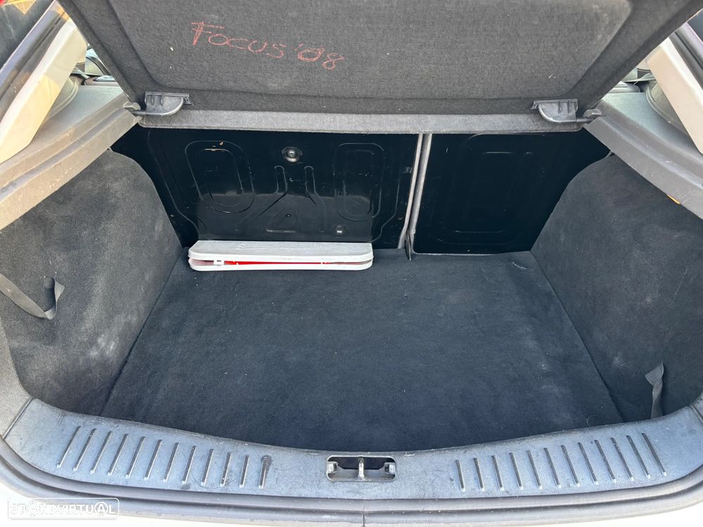Ford Focus 1.6 TDCi Ghia - 9