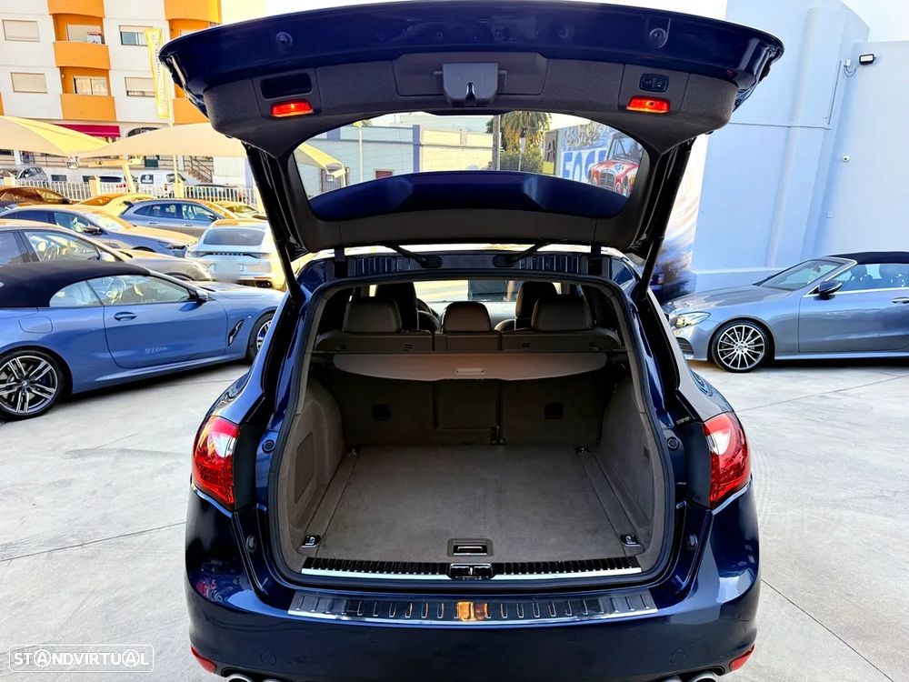 Porsche Cayenne Turbo - 42