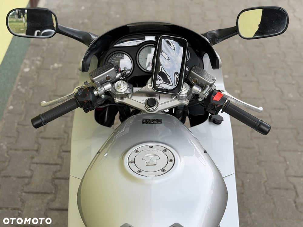 Honda VFR - 16