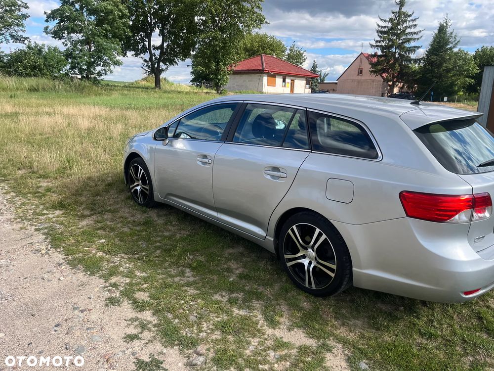 Toyota Avensis 1.8 Sol EU5 - 17