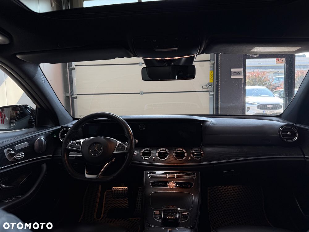 Mercedes-Benz Klasa E 220 d 4-Matic 9G-TRONIC - 22