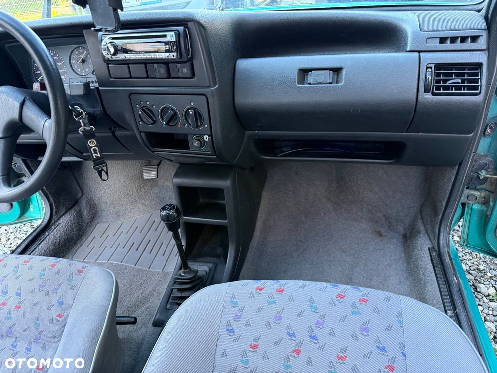 Volkswagen Polo 1.0 CL - 21