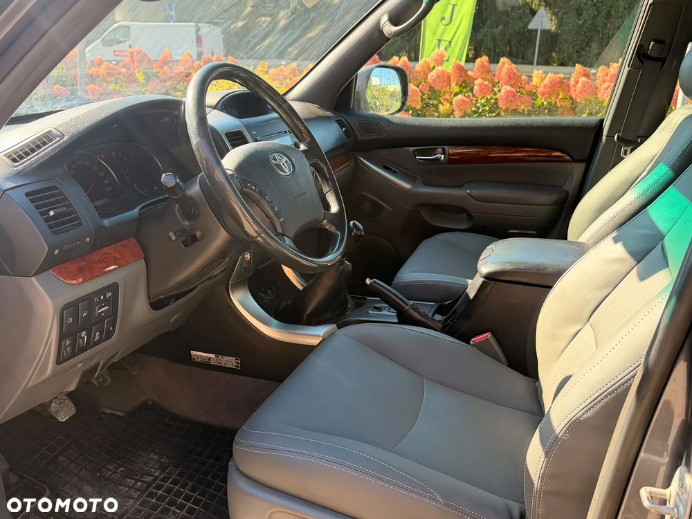 Toyota Land Cruiser - 3