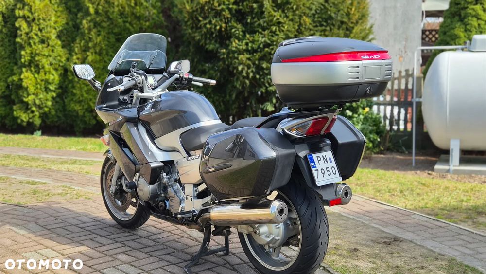 Yamaha FJR - 6
