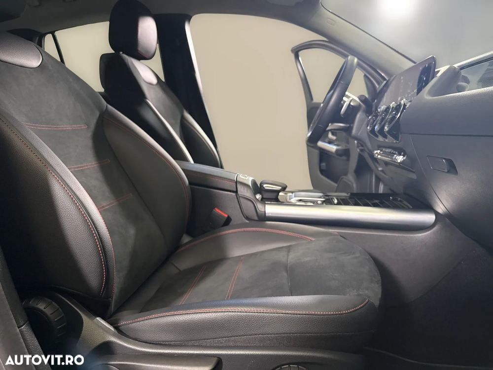 Mercedes-Benz GLA - 13
