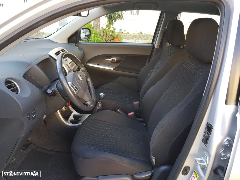 Toyota Urban Cruiser 1.33 VVT-i Sol - 25