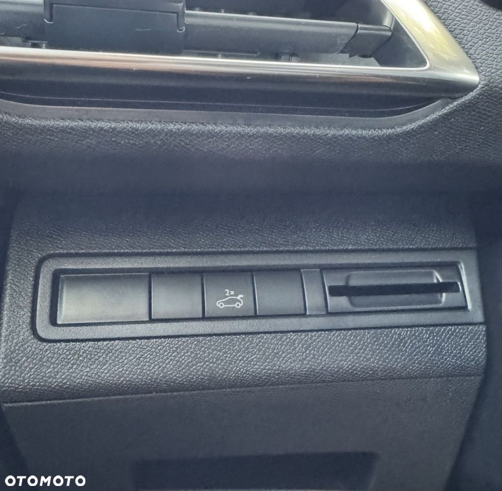 Peugeot 3008 1.5 BlueHDi Active S&S EAT8 - 21