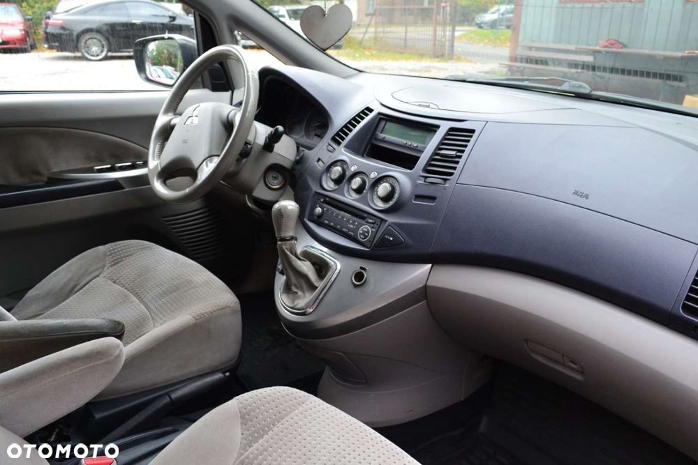 Mitsubishi Grandis - 8