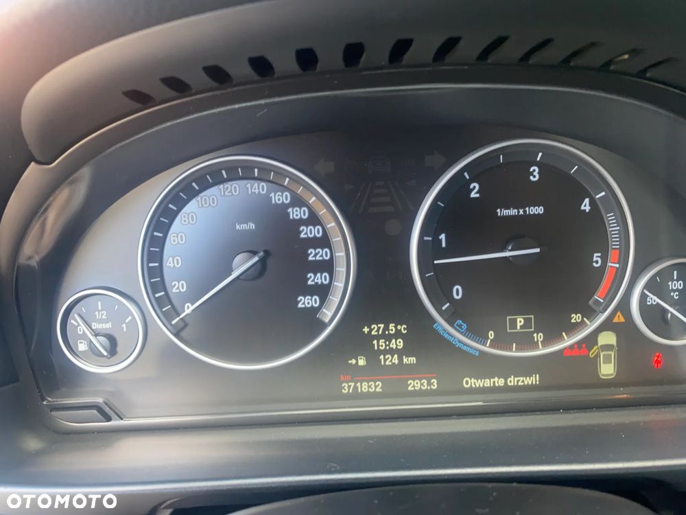 BMW Seria 5 525d - 12