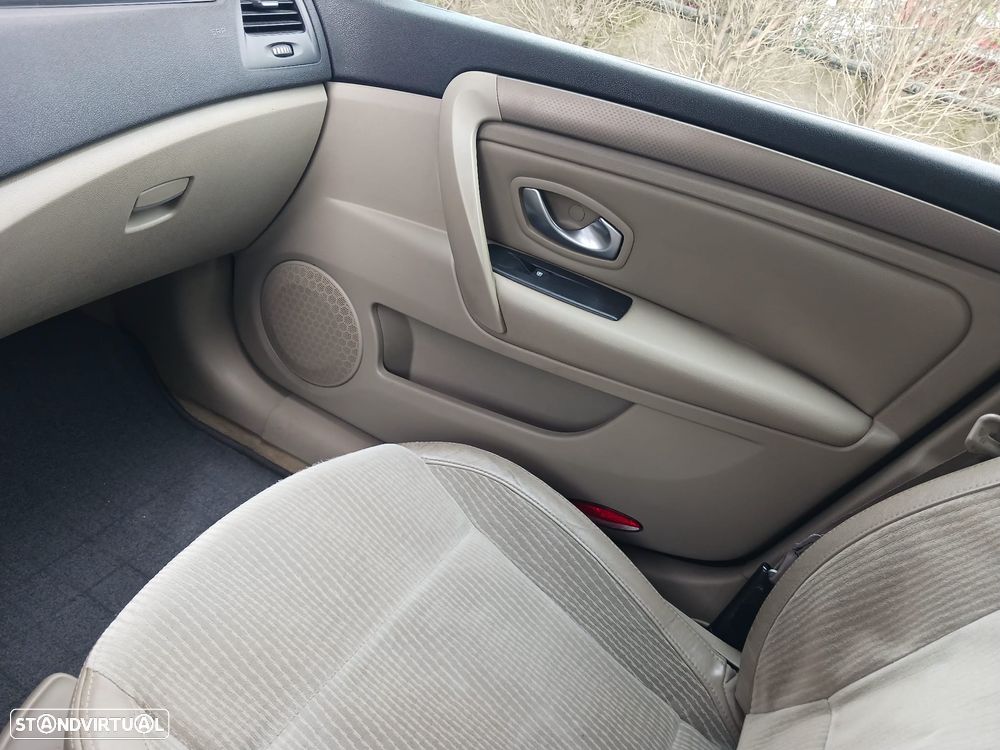 Renault Laguna 2.0 dCi Dynamique S - 26