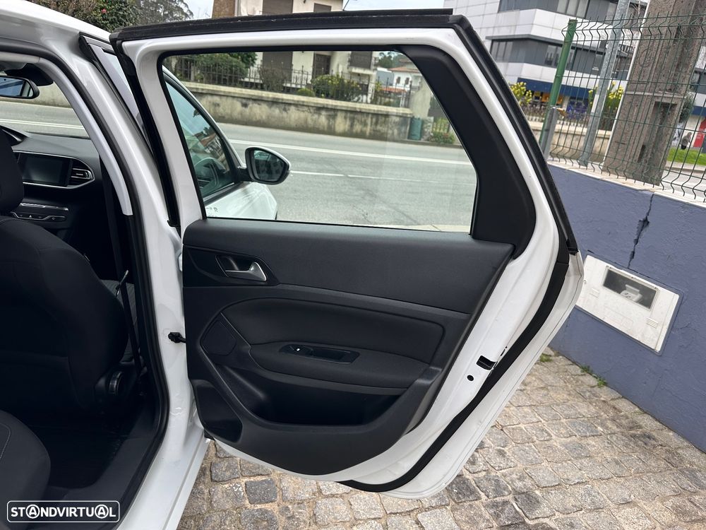 Peugeot 308 SW 1.6 BlueHDi Allure - 34