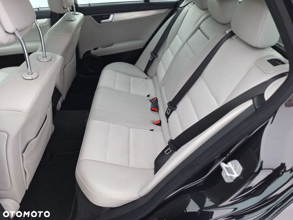 Mercedes-Benz Klasa C 180 BlueEFFICIENCY Avantgarde - 22