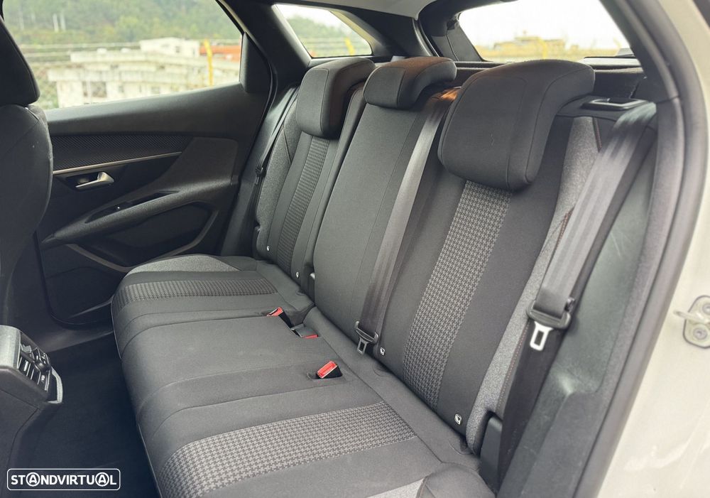 Peugeot 3008 1.5 BlueHDi Allure EAT8 - 11