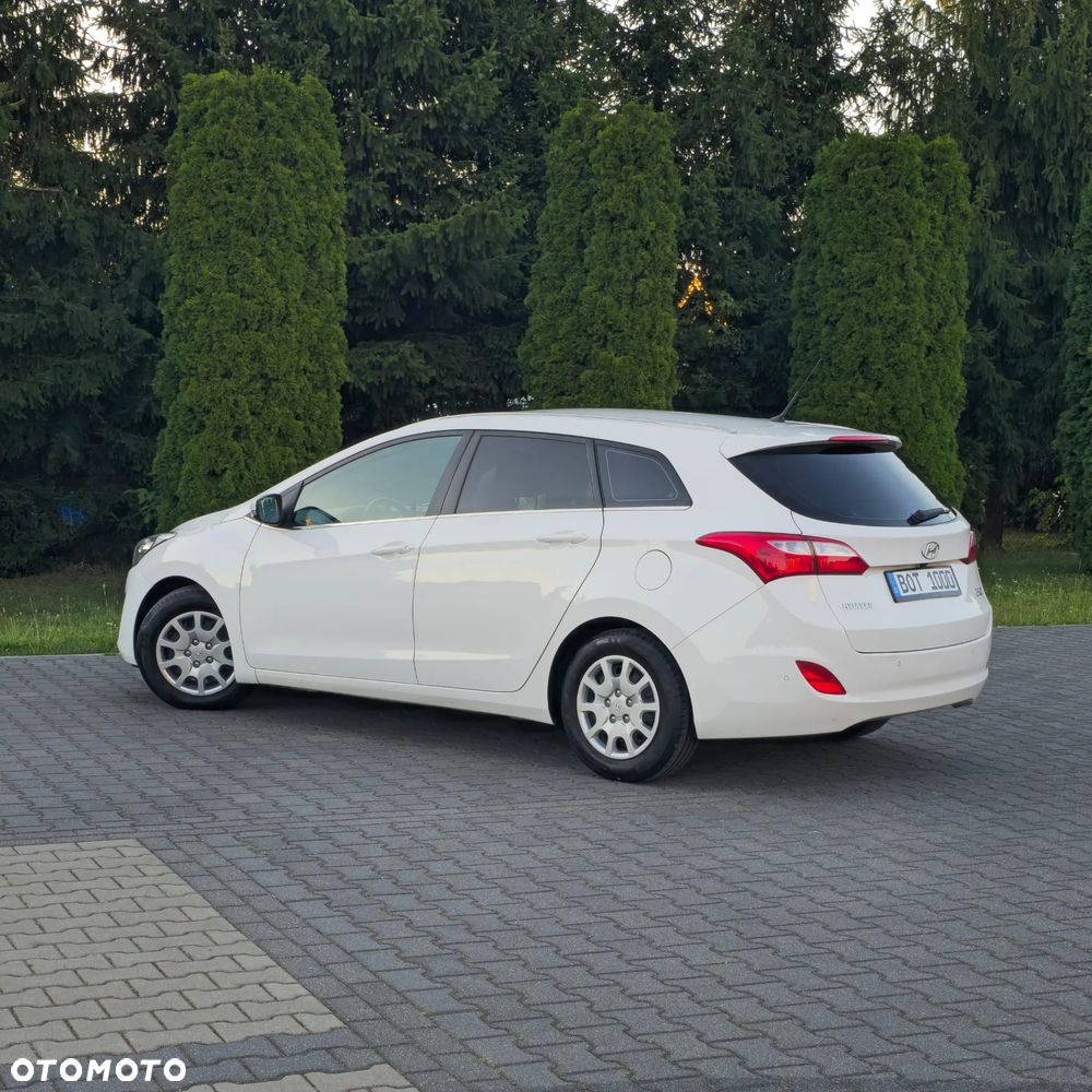 Hyundai i30 blue Kombi 1.6 GDi Passion - 17