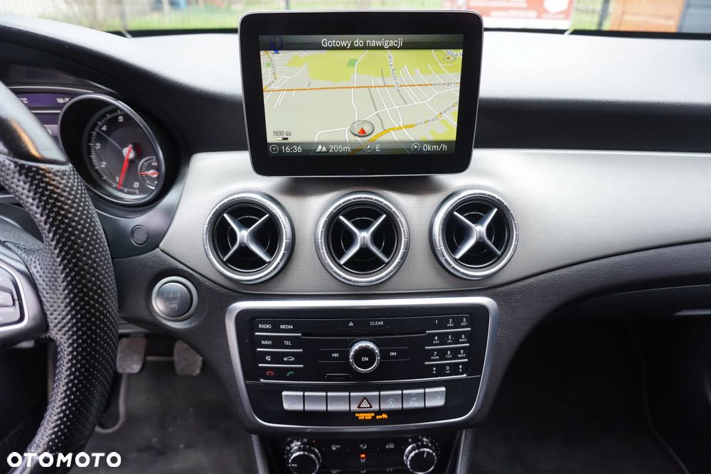 Mercedes-Benz CLA 200 Peak Edition - 21