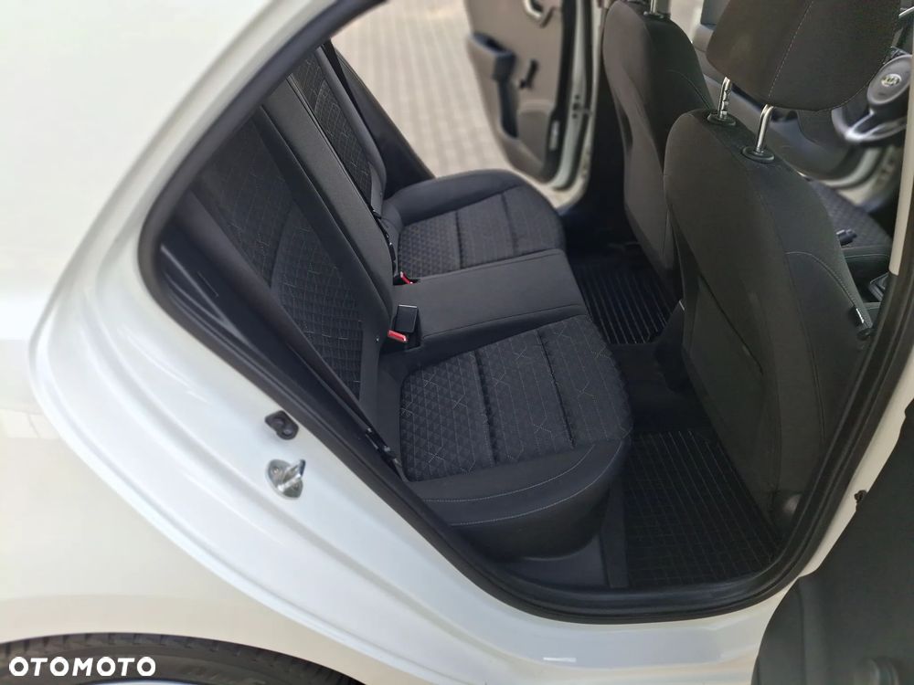 Kia Rio - 20