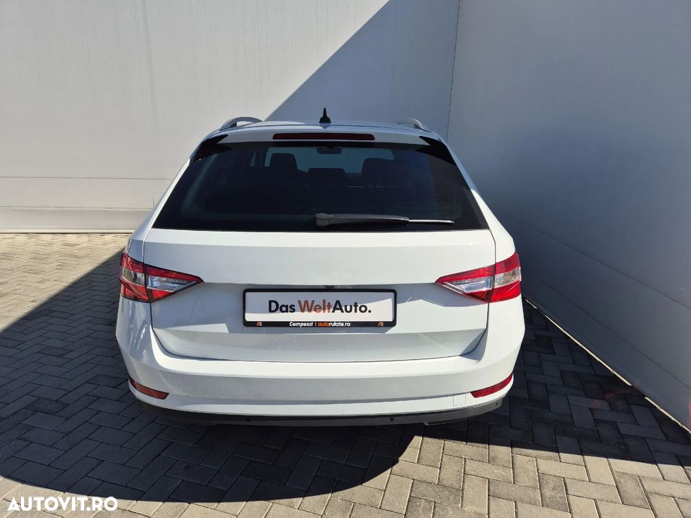 Skoda Superb Combi 2.0 TDI DSG Premium Edition - 4