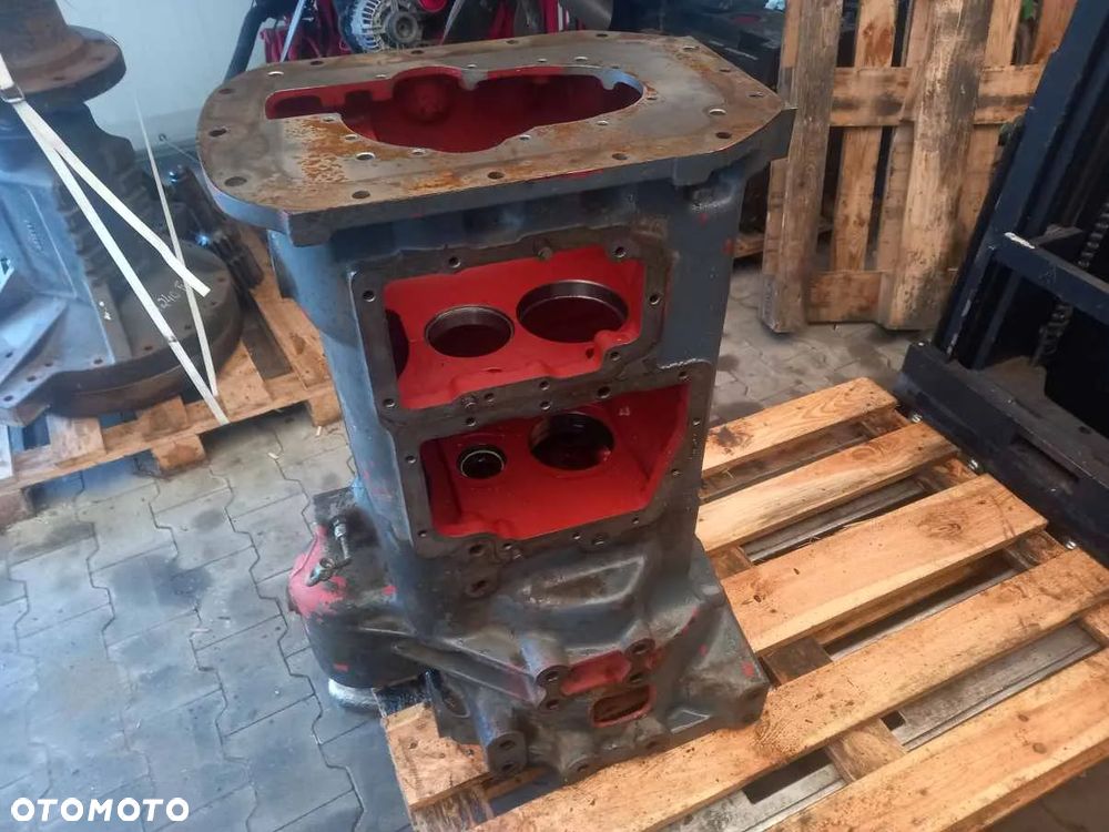 Obudowa skrzyni biegów New Holland 6640 - 1