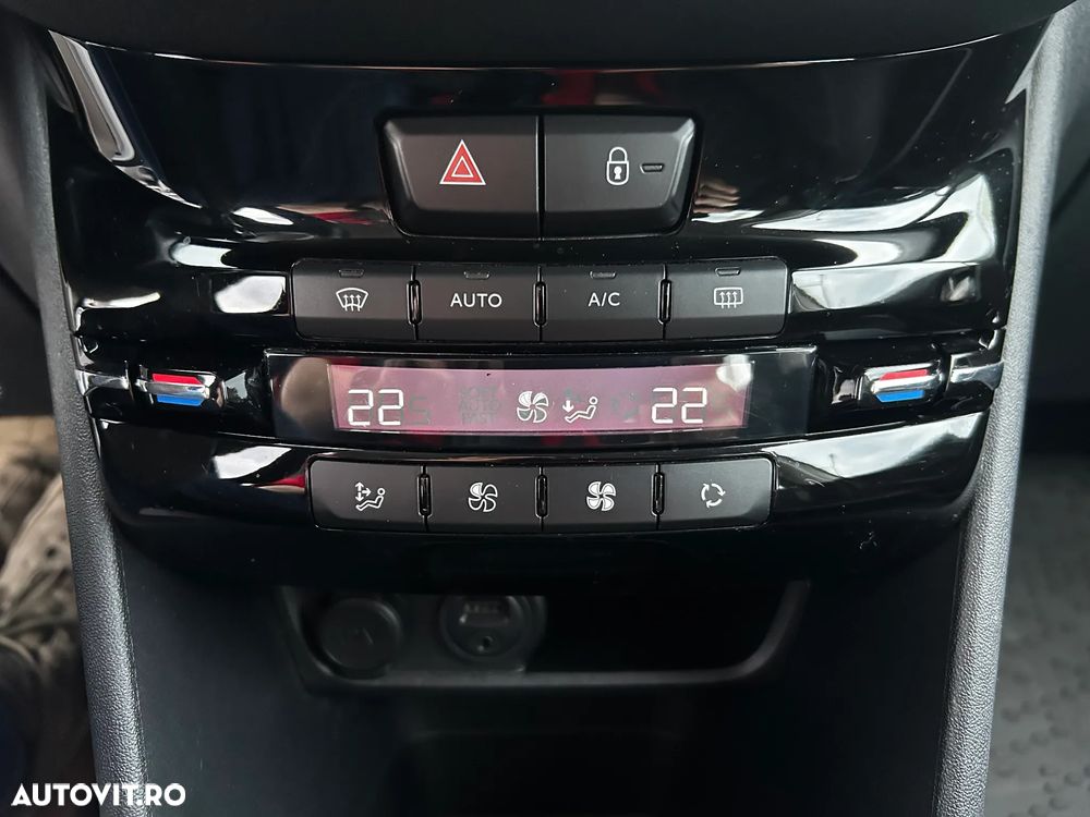 Peugeot 208 95 VTI Allure - 22