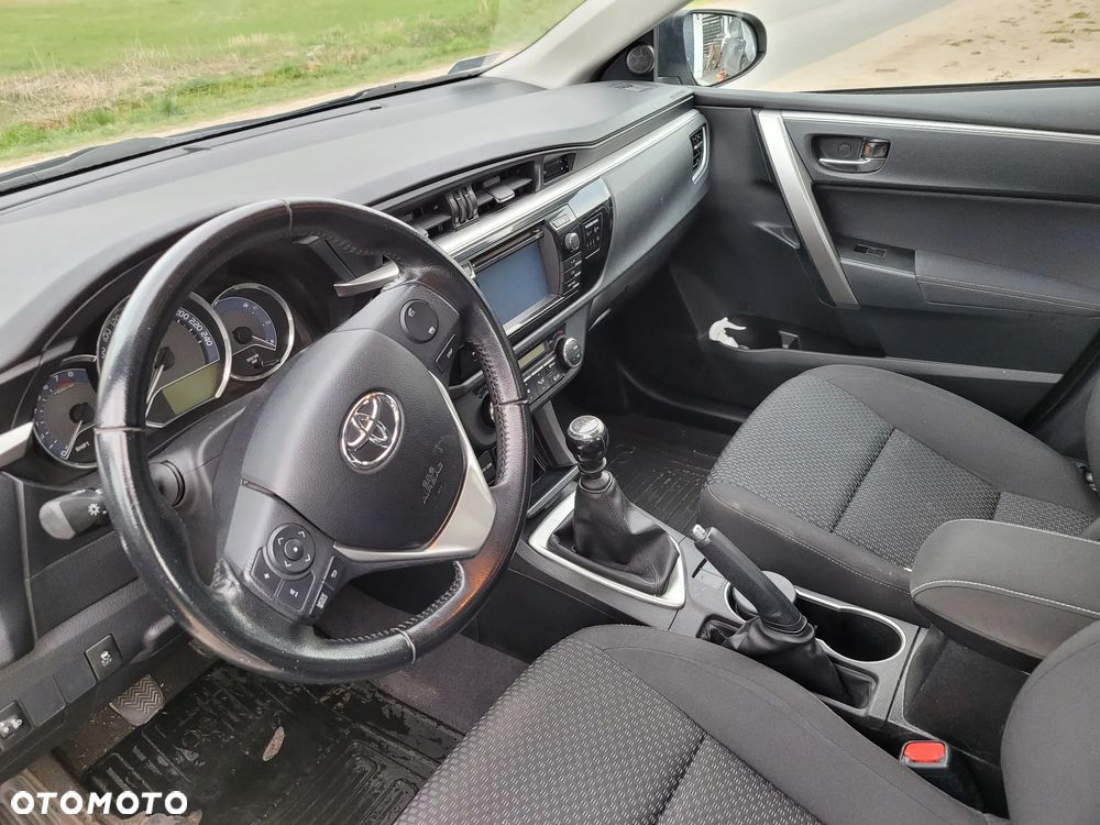Toyota Corolla 1.6 Premium + - 9