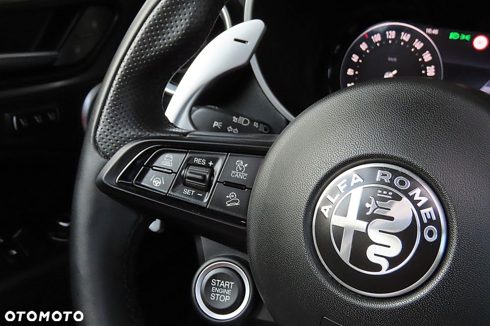 Alfa Romeo Stelvio 2.0 Turbo 16V AT8-Q4 Veloce - 29