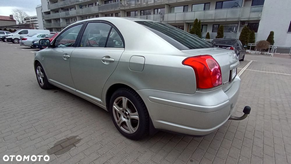 Toyota Avensis - 2
