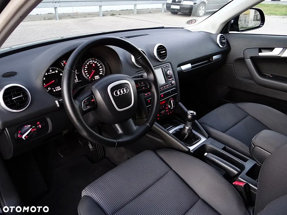 Audi A3 Sportback 1.8 TFSI quattro Ambiente - 23