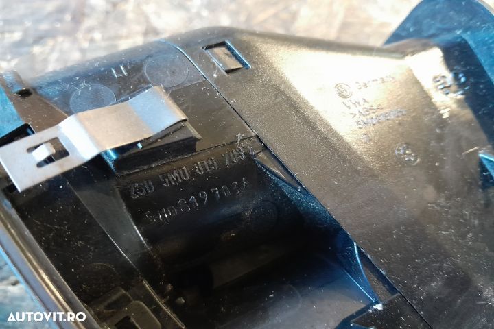 Grila ventilatie bord stanga 5M0819703 5M0819703 Volkswagen VW Golf 5 - 4