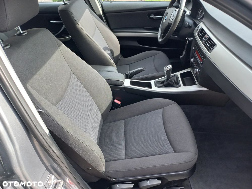 BMW Seria 3 318i Edition Exclusive - 25