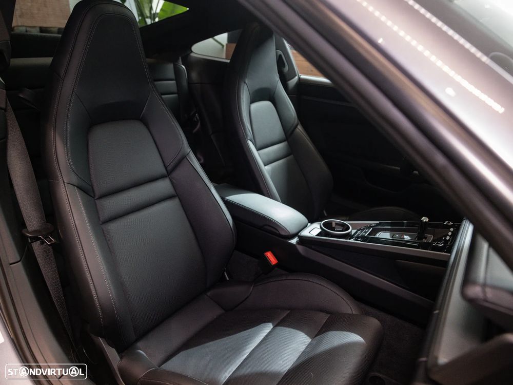 Porsche 911 (992) Carrera S - 31