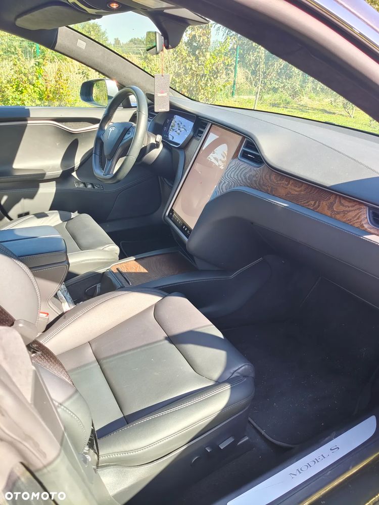 Tesla Model S - 20