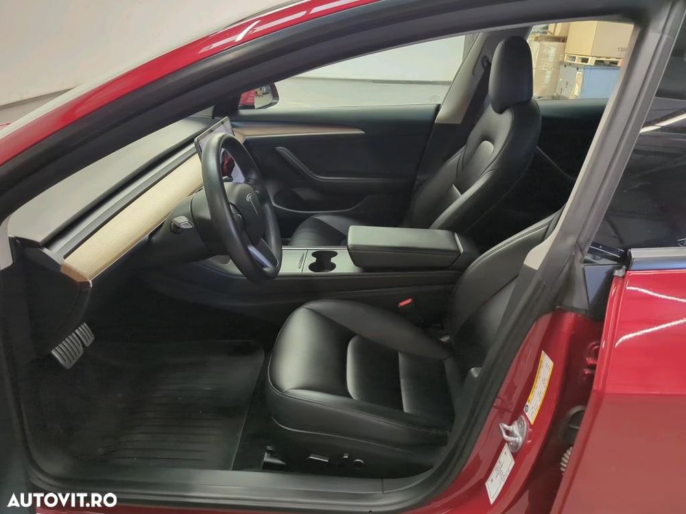 Tesla Model 3 - 7
