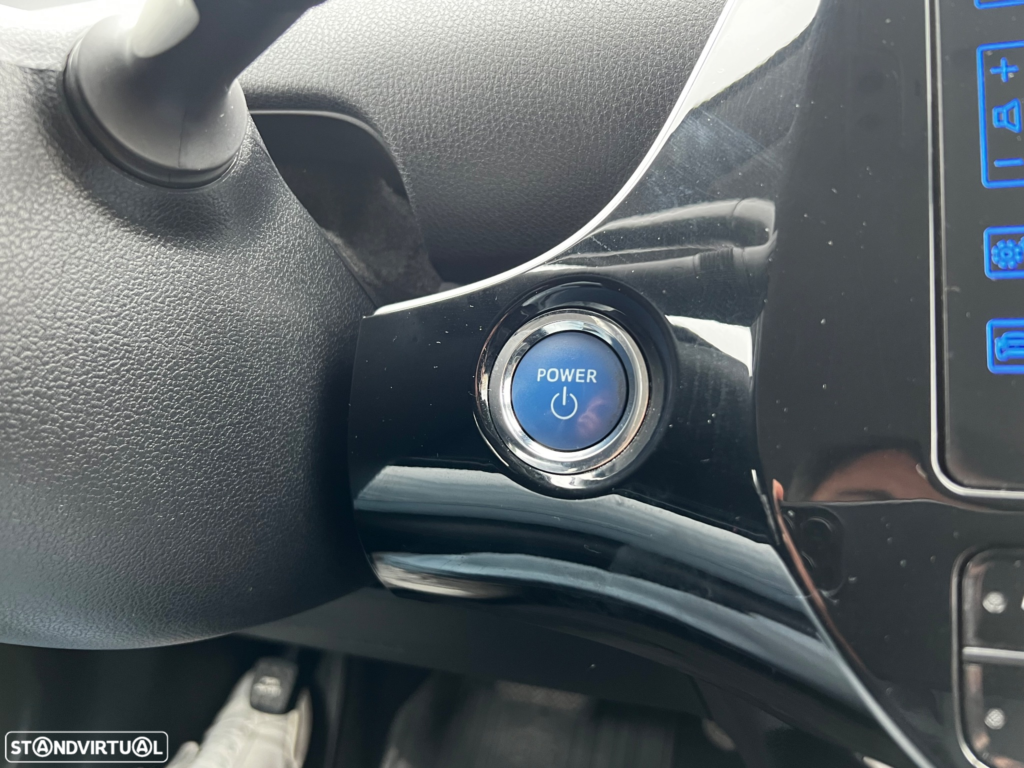 Toyota Prius 1.8 Plug-In Luxury Pele - 18