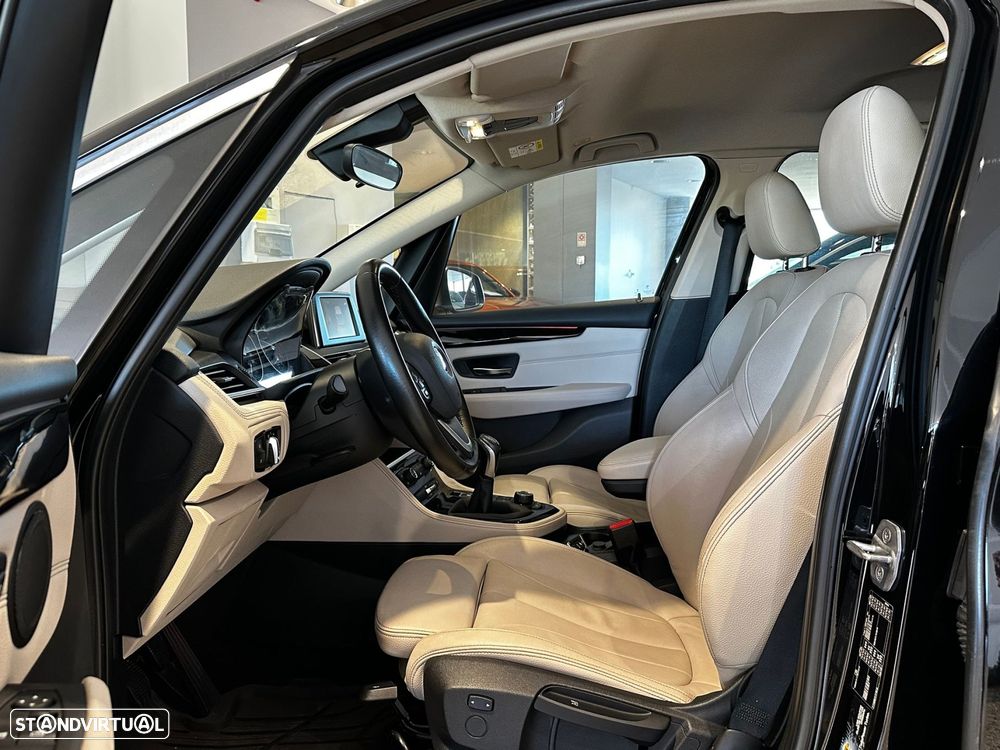 BMW 216 Active Tourer d Line Sport - 12